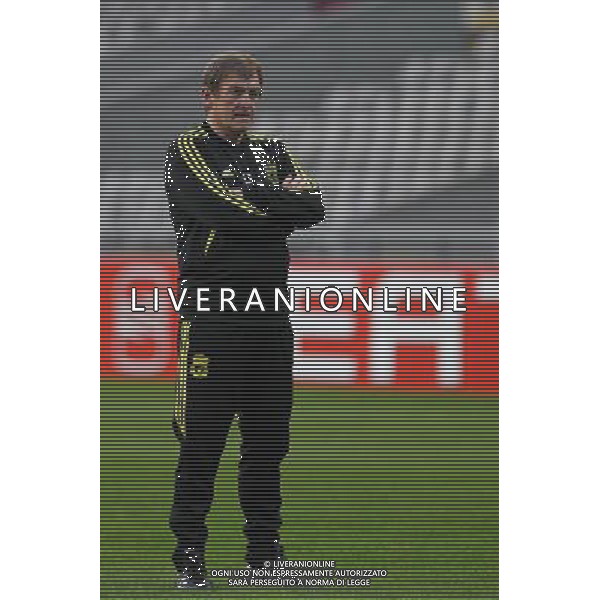 20110309: BRAGA, PORTUGAL - Liverpool FC training session before Europa League match against SC Braga. In picture: Kenny Dalglish. PHOTO: Pedro Benavente/CITYFILES LIGA EUROPY UEFA SEZON 2010/2011 PILKA NOZNA TRENING LIVERPPOL PRED MECZEM Z BRAGA FOT. CITYFILES/NEWSPIX.PL PORTUGAL,BRAZIL,SPAIN,GERMANY,FRANCE,UK OUT !!! --- Newspix.pl ALLENAMENTO E CONFERENZA STAMPA DEL LIVERPOOL CALCIO A BRAGA ©AG ALDO LIVERANI SAS - ITALY ONLY - *** Local Caption *** .