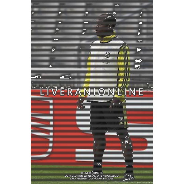 20110309: BRAGA, PORTUGAL - Liverpool FC training session before Europa League match against SC Braga. In picture: Emmanuel Mendy. PHOTO: Pedro Benavente/CITYFILES LIGA EUROPY UEFA SEZON 2010/2011 PILKA NOZNA TRENING LIVERPPOL PRED MECZEM Z BRAGA FOT. CITYFILES/NEWSPIX.PL PORTUGAL,BRAZIL,SPAIN,GERMANY,FRANCE,UK OUT !!! --- Newspix.pl ALLENAMENTO E CONFERENZA STAMPA DEL LIVERPOOL CALCIO A BRAGA ©AG ALDO LIVERANI SAS - ITALY ONLY - *** Local Caption *** .