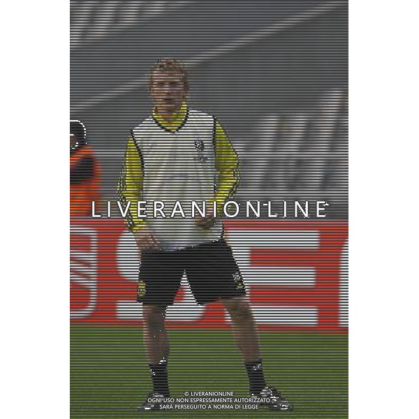 20110309: BRAGA, PORTUGAL - Liverpool FC training session before Europa League match against SC Braga. In picture: Kuyt. PHOTO: Pedro Benavente/CITYFILES LIGA EUROPY UEFA SEZON 2010/2011 PILKA NOZNA TRENING LIVERPPOL PRED MECZEM Z BRAGA FOT. CITYFILES/NEWSPIX.PL PORTUGAL,BRAZIL,SPAIN,GERMANY,FRANCE,UK OUT !!! --- Newspix.pl ALLENAMENTO E CONFERENZA STAMPA DEL LIVERPOOL CALCIO A BRAGA ©AG ALDO LIVERANI SAS - ITALY ONLY - *** Local Caption *** .