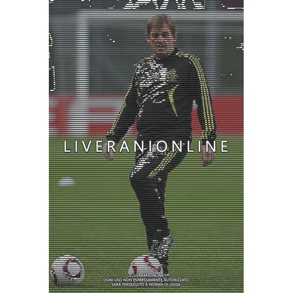 20110309: BRAGA, PORTUGAL - Liverpool FC training session before Europa League match against SC Braga. In picture: Kenny Dalglish. PHOTO: Pedro Benavente/CITYFILES LIGA EUROPY UEFA SEZON 2010/2011 PILKA NOZNA TRENING LIVERPPOL PRED MECZEM Z BRAGA FOT. CITYFILES/NEWSPIX.PL PORTUGAL,BRAZIL,SPAIN,GERMANY,FRANCE,UK OUT !!! --- Newspix.pl ALLENAMENTO E CONFERENZA STAMPA DEL LIVERPOOL CALCIO A BRAGA ©AG ALDO LIVERANI SAS - ITALY ONLY - *** Local Caption *** .