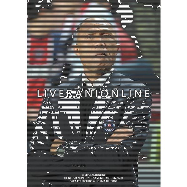 20110310: LISBON, PORTUGAL - SL Benfica vs PSG (Paris Saint Germain): Europa League 2010/2011, round of 8, 1st leg. In picture: Antoine Kombouare (PSG Coach). PHOTO: Alvaro Isidoro/CITYFILES LIGA EUROPY UEFA SEZON 2010/2011 PILKA NOZNA BENFICA LIZBONA vs PSG FOT. CITYFILES/NEWSPIX.PL PORTUGAL,BRAZIL,SPAIN,GERMANY,FRANCE,UK OUT !!! --- Newspix.pl EUROPA LEAGUE BENFICA PSG ©AG ALDO LIVERANI SAS - ITALY ONLY - *** Local Caption *** .