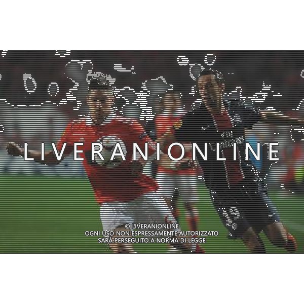 20110310: LISBON, PORTUGAL - SL Benfica vs PSG (Paris Saint Germain): Europa League 2010/2011, round of 8, 1st leg. In picture: Javi Garcia (Benfica) and Nene (PSG). PHOTO: Alvaro Isidoro/CITYFILES LIGA EUROPY UEFA SEZON 2010/2011 PILKA NOZNA BENFICA LIZBONA vs PSG FOT. CITYFILES/NEWSPIX.PL PORTUGAL,BRAZIL,SPAIN,GERMANY,FRANCE,UK OUT !!! --- Newspix.pl EUROPA LEAGUE BENFICA PSG ©AG ALDO LIVERANI SAS - ITALY ONLY - *** Local Caption *** .