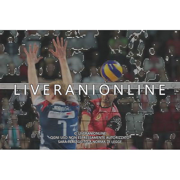 12.03.2011 KEDZIERZYN KOZLE- HALA AZOTY, (KEDZIERZYN KOZLE, POLAND AZOTY ARENA SPORTS HALL) - SIATKOWKA MEZCZYZN (MEN\'S VOLLEYBALL), PUCHAR KONFEDERACJI CEV FINAL MECZ REWANZOWY (CEV CUP FINAL SECOND GAME) MECZ (GAME) ZAKSA KEDZIERZYN KOZLE - SISLEY TREVISO NZ JAKUB JAROSZ (L), SAMUELE PAPI (P) FOTO LUKASZ GROCHALA/ CYFRASPORT / NEWSPIX.PL --- Newspix.pl AG ALDO LIVERANI S A S ONLY ITALY *** Local Caption *** www.newspix.pl mail us: info@newspix.pl call us: 0048 022 23 22 222 --- Polish Picture Agency by Ringier Axel Springer Poland