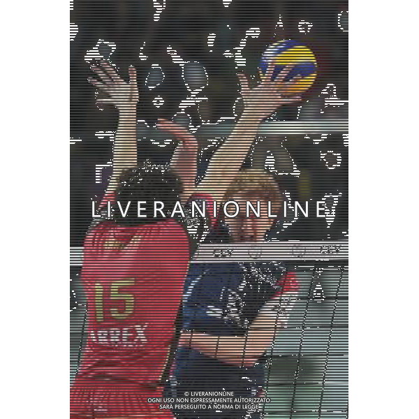 12.03.2011 KEDZIERZYN KOZLE- HALA AZOTY, (KEDZIERZYN KOZLE, POLAND AZOTY ARENA SPORTS HALL) - SIATKOWKA MEZCZYZN (MEN\'S VOLLEYBALL), PUCHAR KONFEDERACJI CEV FINAL MECZ REWANZOWY (CEV CUP FINAL SECOND GAME) MECZ (GAME) ZAKSA KEDZIERZYN KOZLE - SISLEY TREVISO NZ GABRIELE MAUROTTI (L), JAKUB JAROSZ (P) FOTO LUKASZ GROCHALA/ CYFRASPORT / NEWSPIX.PL --- Newspix.pl AG ALDO LIVERANI S A S ONLY ITALY *** Local Caption *** www.newspix.pl mail us: info@newspix.pl call us: 0048 022 23 22 222 --- Polish Picture Agency by Ringier Axel Springer Poland