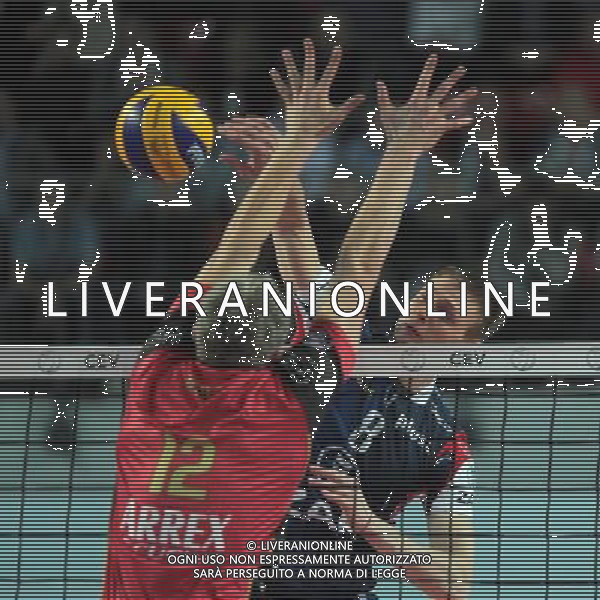 12.03.2011 KEDZIERZYN KOZLE- HALA AZOTY, (KEDZIERZYN KOZLE, POLAND AZOTY ARENA SPORTS HALL) - SIATKOWKA MEZCZYZN (MEN\'S VOLLEYBALL), PUCHAR KONFEDERACJI CEV FINAL MECZ REWANZOWY (CEV CUP FINAL SECOND GAME) MECZ (GAME) ZAKSA KEDZIERZYN KOZLE - SISLEY TREVISO NZ ROB BONTHE (L), JURII GLADYR FOTO LUKASZ GROCHALA/ CYFRASPORT / NEWSPIX.PL --- Newspix.pl AG ALDO LIVERANI S A S ONLY ITALY *** Local Caption *** www.newspix.pl mail us: info@newspix.pl call us: 0048 022 23 22 222 --- Polish Picture Agency by Ringier Axel Springer Poland