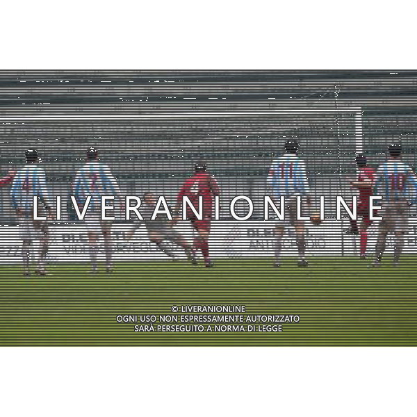 Campionato Lega PRO 1¡ Divisione girone A Monza 13-03-2011 Monza - Salernitana nella foto: il gol dell\'1 a 1 di Iacopino su rigore foto Garavaglia - ag. Aldo Liverani sas