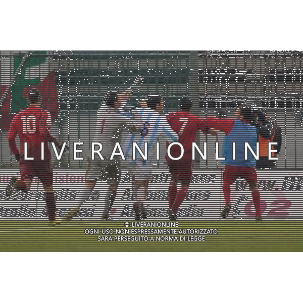 Campionato Lega PRO 1¡ Divisione girone A Monza 13-03-2011 Monza - Salernitana nella foto: la rissa dopo il 3 a 2 per il Monza realizzato da Iacopino, qui di spalle aggredito mentre esulta sotto la curva foto Garavaglia - ag. Aldo Liverani sas