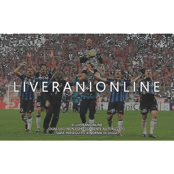 UEFA Champions League 2010/2011 Round of 16 Monaco - 15.03.2011 Bayern Monaco-Inter Nella Foto:la squadra esulta sotto i tifosi /Ph.Vitez-Ag. Aldo Liverani