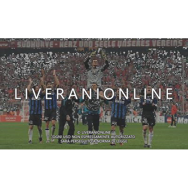 UEFA Champions League 2010/2011 Round of 16 Monaco - 15.03.2011 Bayern Monaco-Inter Nella Foto:la squadra esulta sotto i tifosi /Ph.Vitez-Ag. Aldo Liverani