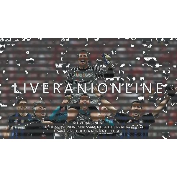 UEFA Champions League 2010/2011 Round of 16 Monaco - 15.03.2011 Bayern Monaco-Inter Nella Foto:la squadra esulta sotto i tifosi /Ph.Vitez-Ag. Aldo Liverani