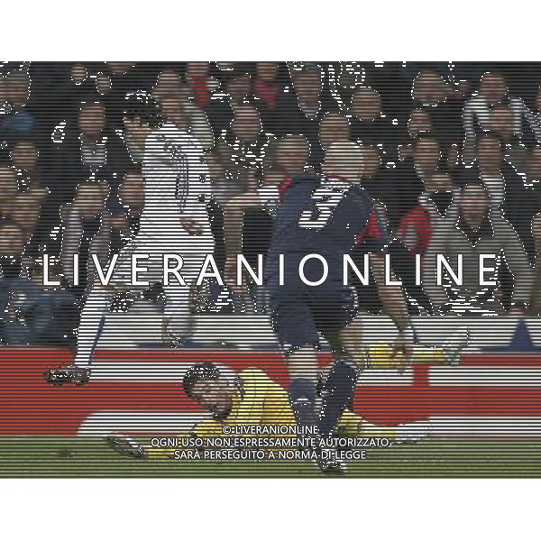 Real Madrid\'s Mesut Ozil and Olimpique Lyon\'s Hugo Lloris during Champions League match in Madrid on March 16th 2011. Photo: Cid-Fuentes / Cebolla / ALFAQUI AG ALDO LIVERANI ONLY ITALY