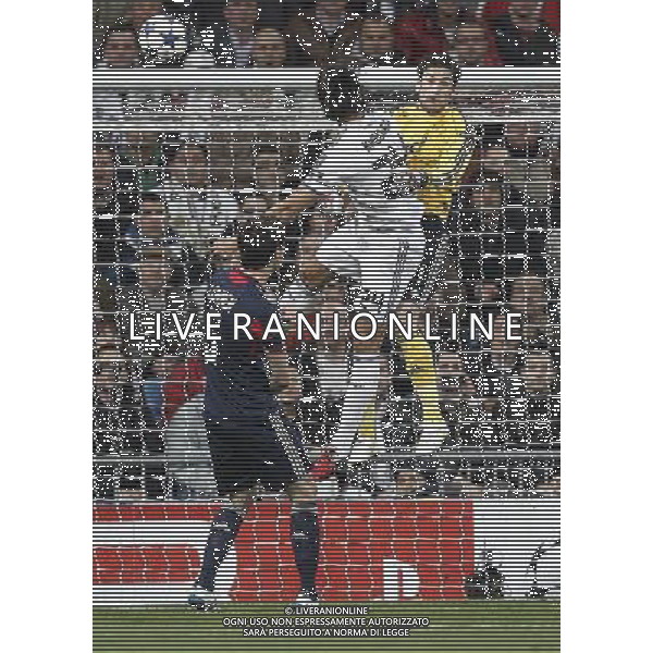 Real Madrid\'s Sami Khedira and Olimpique Lyon\'s Hugo Lloris during Champions League match in Madrid on March 16th 2011. AG ALDO LIVERANI ONLY ITALY