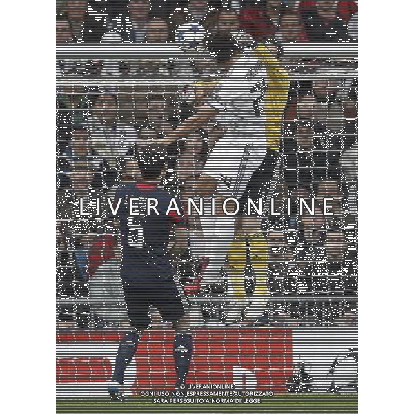 Real Madrid\'s Sami Khedira and Olimpique Lyon\'s Hugo Lloris during Champions League match in Madrid on March 16th 2011. Photo: Cid-Fuentes / Cebolla / ALFAQUI AG ALDO LIVERANI ONLY ITALY