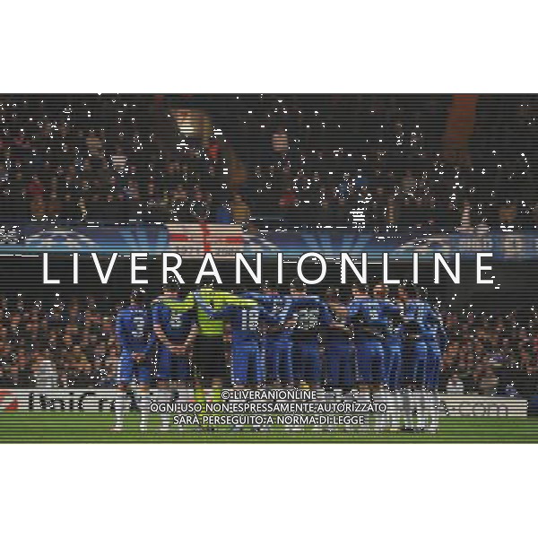Chelsea team observe one minute silence in memory of the victims of the tsunami in Japan before de game against FC Copenhagen during the UEFA Champions League round of 16 second leg match in London, Great Britain on 16 March 2011. (FACUNDO ARRIZABALAGA) AG ALDO LIVERANI S A S ONLY ITALY
