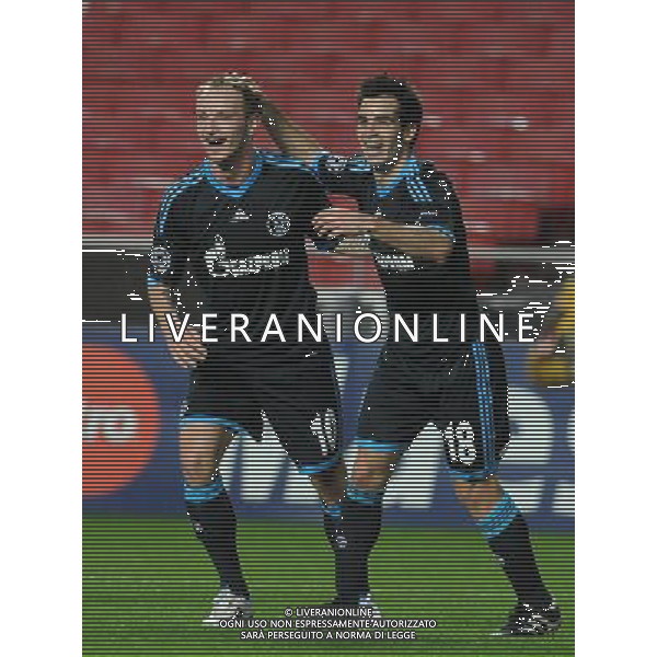 20101207: LISBONA, PORTGALLLO SL Benfica vs Schalke 04: UEFA Champions League 2010/2011 - Group Stage. nella foto Ivan Rakitic and Jurado ph.Newspix/ALDO LIVERANI - ITALY ONLY - *** Local Caption *** .
