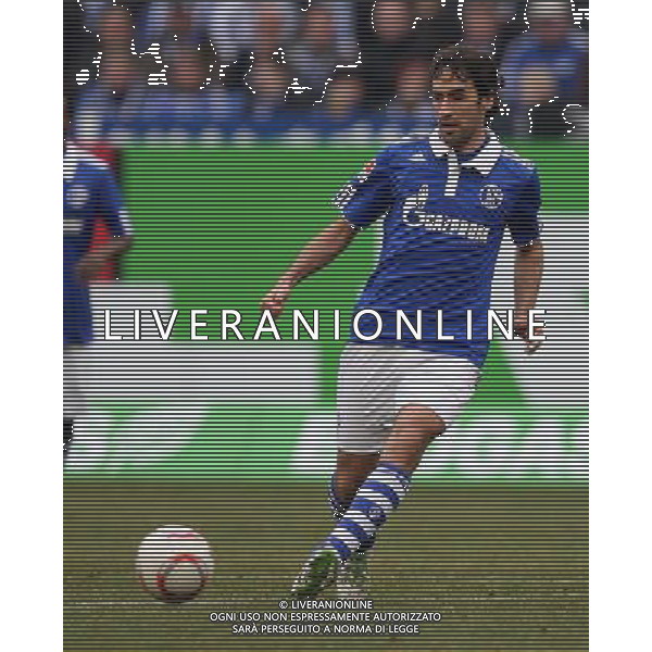 firo FuÃŸball,Fussball, 12.03.2011 1.Bundesliga, Saison 2010/2011 FC Schalke 04 - Eintracht Frankfurt (2:1) Schalke, Raul, Einzelaktion, ganze Figur, $worldrightsEs gelten unsere AGB, einsehbar auf www.firosportphoto.de copyright by firo sportphoto: Pfefferackerstr. 2aÂ  45894 G e l s e n k i r c h e n AG. ALDO LIVERANI SAS ITALY ONLY *** Local Caption *** .