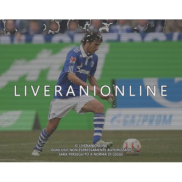 firo FuÃŸball,Fussball, 12.03.2011 1.Bundesliga, Saison 2010/2011 FC Schalke 04 - Eintracht Frankfurt (2:1) Schalke, Raul, Einzelaktion, ganze Figur, $worldrightsEs gelten unsere AGB, einsehbar auf AG. ALDO LIVERANI SAS ITALY ONLY *** Local Caption *** .