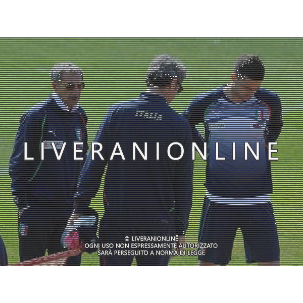 Raduno Nazionale Italiana a Coverciano Firenze - 22.03.2011 Allenamento Nella Foto:Thiago Motta con i medici /Ph.Vitez-Ag. Aldo Liverani