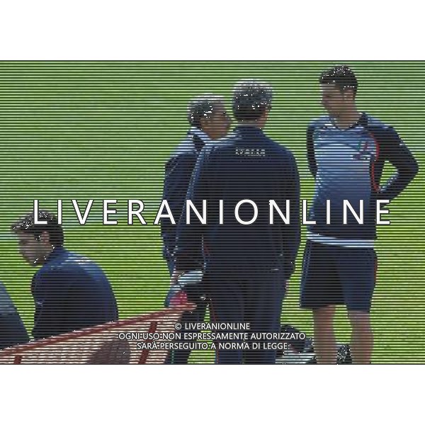 Raduno Nazionale Italiana a Coverciano Firenze - 22.03.2011 Allenamento Nella Foto:Thiago Motta e Andrea Ranocchia con i medici /Ph.Vitez-Ag. Aldo Liverani