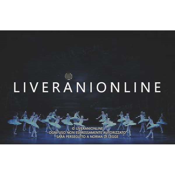 Swan Lake performance at the Coliseum in London Great Britain on 22 March 2011. (FACUNDO ARRIZABALAGA) ©photoshot/Agenzia Aldo Liverani Sas - ITALY ONLY - Ballerini di danza classica durante la rappresentazione dello spettacolo teatrale \'Il Lago dei Cigni\' al Teatro Colosseo di Londra, Inghilterra 22 marzo 2011.