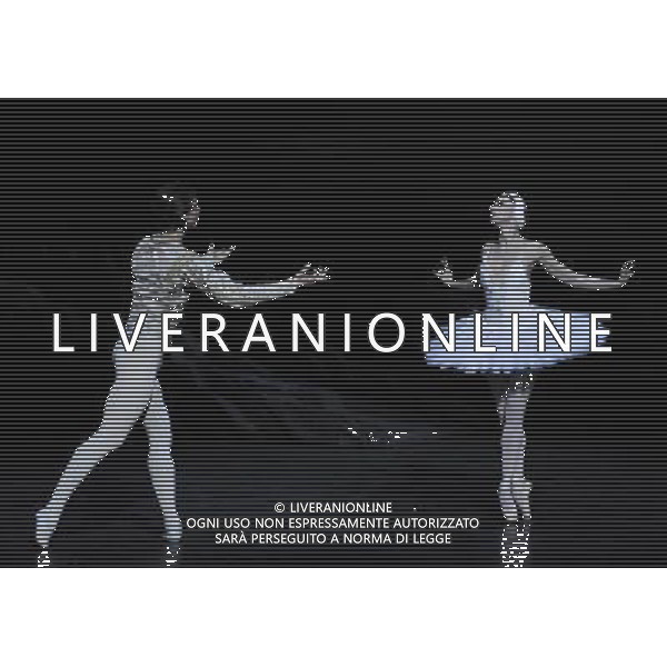 Swan Lake performance at the Coliseum in London Great Britain on 22 March 2011. (FACUNDO ARRIZABALAGA) ©photoshot/Agenzia Aldo Liverani Sas - ITALY ONLY - Ballerini di danza classica durante la rappresentazione dello spettacolo teatrale \'Il Lago dei Cigni\' al Teatro Colosseo di Londra, Inghilterra 22 marzo 2011.