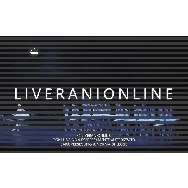 Swan Lake performance at the Coliseum in London Great Britain on 22 March 2011. (FACUNDO ARRIZABALAGA) ©photoshot/Agenzia Aldo Liverani Sas - ITALY ONLY - Ballerini di danza classica durante la rappresentazione dello spettacolo teatrale \'Il Lago dei Cigni\' al Teatro Colosseo di Londra, Inghilterra 22 marzo 2011.