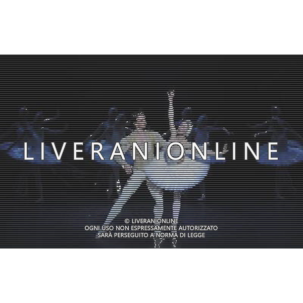 Swan Lake performance at the Coliseum in London Great Britain on 22 March 2011. (FACUNDO ARRIZABALAGA) ©photoshot/Agenzia Aldo Liverani Sas - ITALY ONLY - Ballerini di danza classica durante la rappresentazione dello spettacolo teatrale \'Il Lago dei Cigni\' al Teatro Colosseo di Londra, Inghilterra 22 marzo 2011.