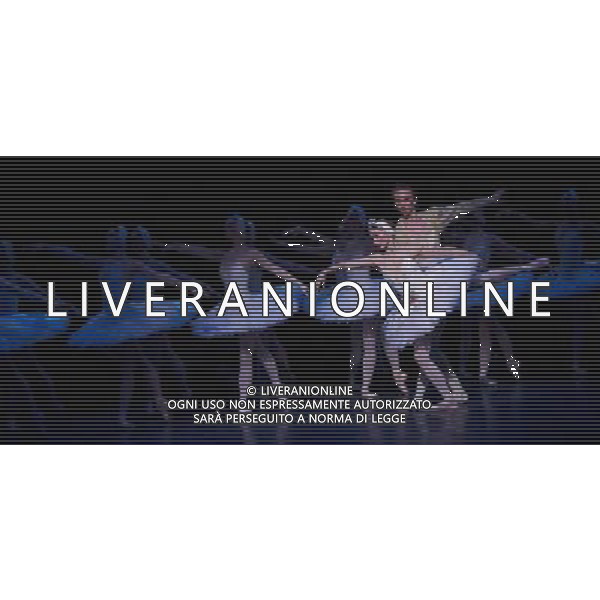 LONDON, UNITED KINGDOM MARCH 22 : Pic Shows Dress Rehearsal for Swan Lake at the Coliseum theater on March, 22nd, 2011 in London, England ©photoshot/Agenzia Aldo Liverani Sas - ITALY ONLY - Ballerini di danza classica durante la rappresentazione dello spettacolo teatrale \'Il Lago dei Cigni\' al Teatro Colosseo di Londra, Inghilterra 22 marzo 2011.