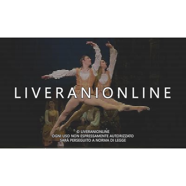 LONDON, UNITED KINGDOM MARCH 22 : Pic Shows Dress Rehearsal for Swan Lake at the Coliseum theater on March, 22nd, 2011 in London, England ©photoshot/Agenzia Aldo Liverani Sas - ITALY ONLY - Ballerini di danza classica durante la rappresentazione dello spettacolo teatrale \'Il Lago dei Cigni\' al Teatro Colosseo di Londra, Inghilterra 22 marzo 2011.