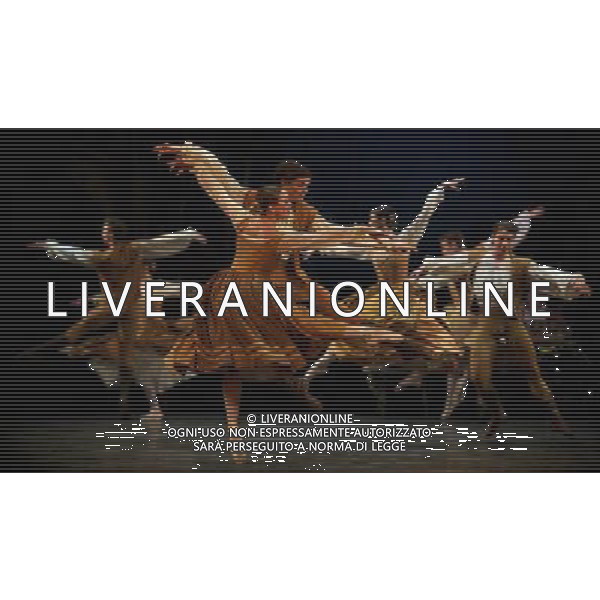 LONDON, UNITED KINGDOM MARCH 22 : Pic Shows Dress Rehearsal for Swan Lake at the Coliseum theater on March, 22nd, 2011 in London, England ©photoshot/Agenzia Aldo Liverani Sas - ITALY ONLY - Ballerini di danza classica durante la rappresentazione dello spettacolo teatrale \'Il Lago dei Cigni\' al Teatro Colosseo di Londra, Inghilterra 22 marzo 2011.