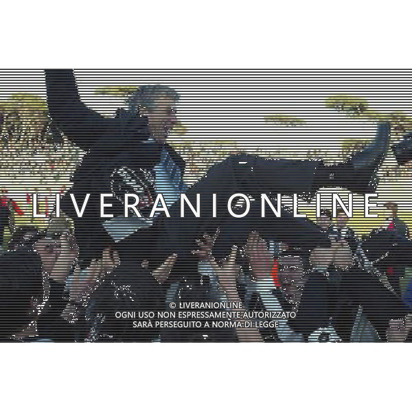 55a COPPA CARNEVALE TORNEO DI VIAREGGIO 2003 JUVENTUS - SLAVIA PRAGA FINALE 03/03/2003 NELLA FOTO GASPERINI PORTATO IN TRIONFO FOTO GIANNI NUCCI / AGENZIA ALDO LIVERANI 