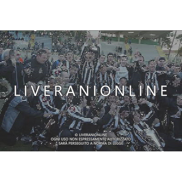 55a COPPA CARNEVALE TORNEO DI VIAREGGIO 2003 JUVENTUS - SLAVIA PRAGA FINALE 03/03/2003 NELLA FOTO LA JUVENTUS VINCITRICE DEL TORNEO FOTO GIANNI NUCCI / AGENZIA ALDO LIVERANI 