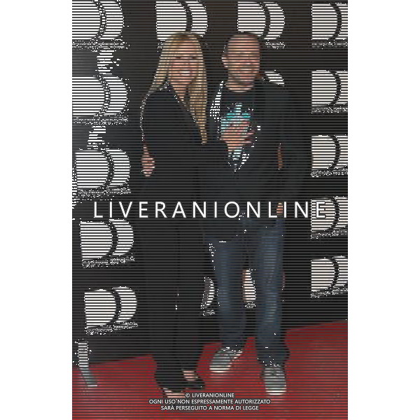 MILANO 30/3(2011 SPAZIO ANTOLOGICO VIA MECENATE, 84 SERATA DI BENEFICENZA IN OCCASIONE DELLA PRIMA TELEVISIVA: -DOPPIA DIFESA- CONDOTTA DI MICHELLE HUNZIKER NELLA FOTO MICHELLE HUNZIKER E MAX PEZZALI FOTO ROMANO/AG ALDO LIVERANI