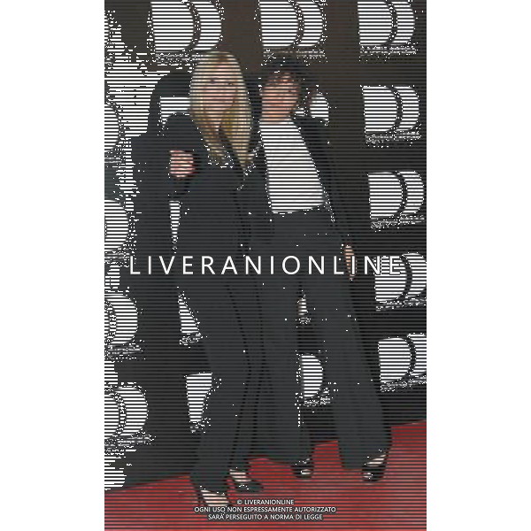 MILANO 30/3(2011 SPAZIO ANTOLOGICO VIA MECENATE, 84 SERATA DI BENEFICENZA IN OCCASIONE DELLA PRIMA TELEVISIVA: -DOPPIA DIFESA- CONDOTTA DI MICHELLE HUNZIKER NELLA FOTO MICHELLE HUNZIKER E MALIKA AYANE FOTO ROMANO/AG ALDO LIVERANI