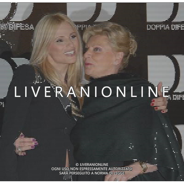 MILANO 30/3(2011 SPAZIO ANTOLOGICO VIA MECENATE, 84 SERATA DI BENEFICENZA IN OCCASIONE DELLA PRIMA TELEVISIVA: -DOPPIA DIFESA- CONDOTTA DI MICHELLE HUNZIKER NELLA FOTO MICHELLE HUNZIKER CON LA MAMMA INEKE FOTO ROMANO/AG ALDO LIVERANI