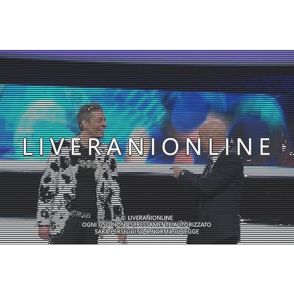 MILANO 30/03/2011 TRASMISSIONE TELEVISIVA SU CANALE 5 MEDIASET ZELIG NELLA FOTO : JONNY GROOVE AL SECOLO GIOVANNI VERNIA DURANTE IL SUO SKETCH CON CLAUDIO BISIO FOTO GAZZANIGA /AG. ALDO LIVERANI SAS