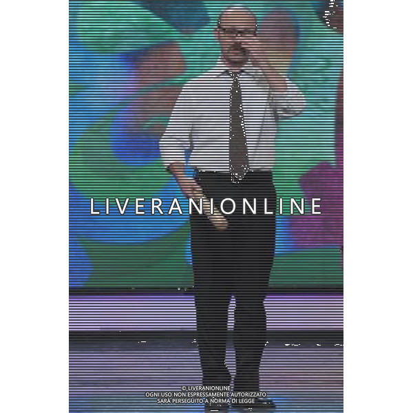 MILANO 30/03/2011 TRASMISSIONE TELEVISIVA SU CANALE 5 MEDIASET ZELIG NELLA FOTO : GIORGIO VERDUCCI DURANTE IL SUO SKETCH FOTO GAZZANIGA /AG. ALDO LIVERANI SAS