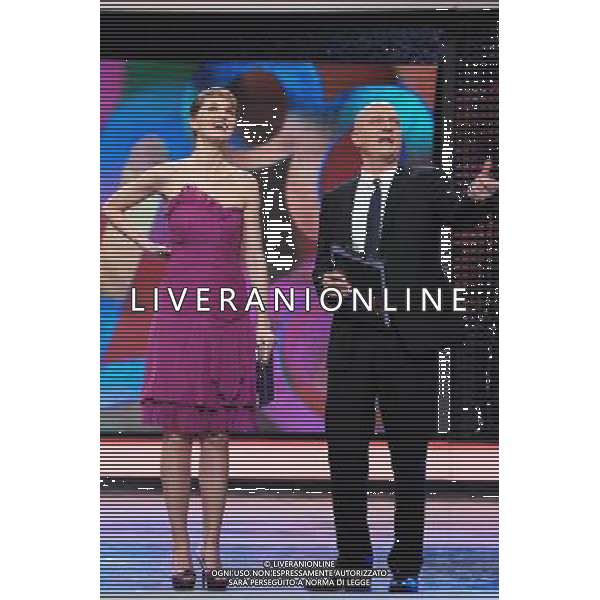 MILANO 30/03/2011 TRASMISSIONE TELEVISIVA SU CANALE 5 MEDIASET ZELIG NELLA FOTO : PAOLA CORTELLESI E CLAUDIO BISIO DURANTE LA TRASMISSIONE FOTO GAZZANIGA /AG. ALDO LIVERANI SAS