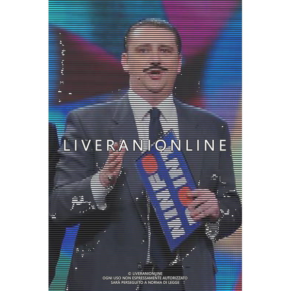 MILANO 30/03/2011 TRASMISSIONE TELEVISIVA SU CANALE 5 MEDIASET ZELIG NELLA FOTO : IL PERSONAGGIO GUARENA DELLA NINFOPOINT AL SECOLO MARCO GUARENA DURANTE IL SUO SKETCH FOTO GAZZANIGA /AG. ALDO LIVERANI SAS