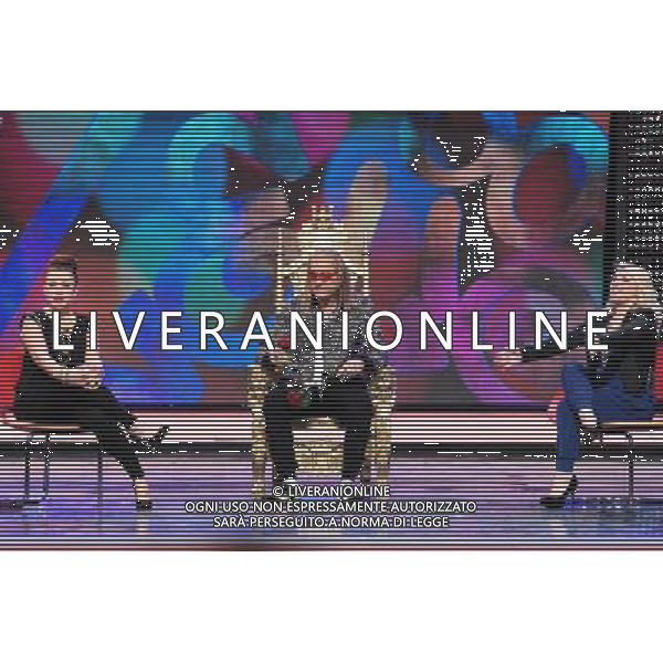 MILANO 30/03/2011 TRASMISSIONE TELEVISIVA SU CANALE 5 MEDIASET ZELIG NELLA FOTO : VALERIANA, VALERIA GRACI , CLAUDIANO , CLAUDIO BISIO E KATIA , KATIA GRACI , DURANTE LO SKETCH DI UOMINI E DONNE FOTO GAZZANIGA /AG. ALDO LIVERANI SAS