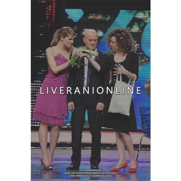 MILANO 30/03/2011 TRASMISSIONE TELEVISIVA SU CANALE 5 MEDIASET ZELIG NELLA FOTO : PAOLA CORTELLESI , CLAUDIO BISIO E MARTA ZOBOLI DURANTE IL LORO SKETCH FOTO GAZZANIGA /AG. ALDO LIVERANI SAS