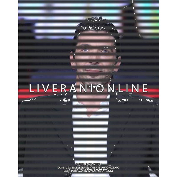 MILANO 31/3/2011 STUDIO MEDIASET COLOGNO MONZESE SPETTACOLO TRASMISSIONE TV \'CHIAMBRETTI NIGHT\' NELLA FOTO PIERO CHIAMBRETTI GIANLUIGI BUFFON ALENA SEREDOVA FOTO FIOCHI/AG ALDO LIVERANI