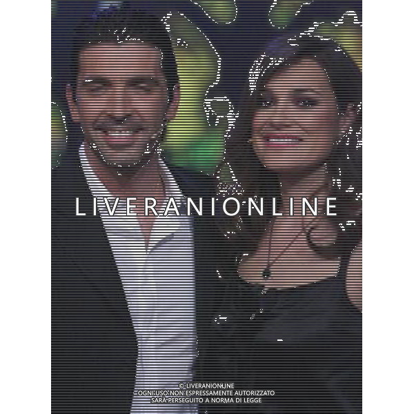 MILANO 31/3/2011 STUDIO MEDIASET COLOGNO MONZESE SPETTACOLO TRASMISSIONE TV \'CHIAMBRETTI NIGHT\' NELLA FOTO GIANLUIGI BUFFON ALENA SEREDOVA FOTO FIOCHI/AG ALDO LIVERANI