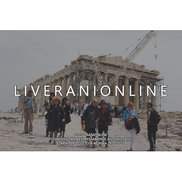 ATENY , GRECJA , ATHENS , GREECE 29.03.2011 NZ widok na akropol partenon swiatynia remont budowa turysta muzeum acropolis general view parthenon renovation construction museum turist FOT. WOJCIECH FIGURSKI / NEWSPIX.PL --- Newspix.pl *** Local Caption *** www.newspix.pl mail us: info@newspix.pl call us: 0048 022 23 22 222 --- Polish Picture Agency by Ringier Axel Springer Poland