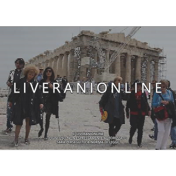 ATENY , GRECJA , ATHENS , GREECE 29.03.2011 NZ widok na akropol partenon swiatynia remont budowa turysta muzeum acropolis general view parthenon renovation construction museum turist FOT. WOJCIECH FIGURSKI / NEWSPIX.PL --- Newspix.pl *** Local Caption *** www.newspix.pl mail us: info@newspix.pl call us: 0048 022 23 22 222 --- Polish Picture Agency by Ringier Axel Springer Poland