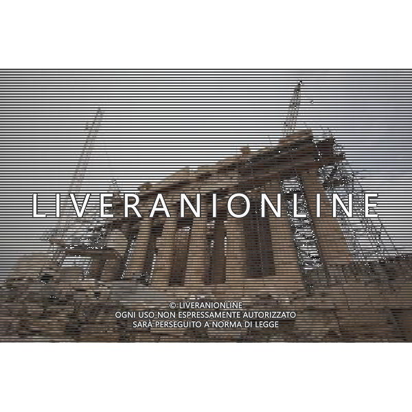 ATENY , GRECJA , ATHENS , GREECE 29.03.2011 NZ widok na akropol partenon swiatynia remont budowa turysta muzeum acropolis general view parthenon renovation construction museum turist FOT. WOJCIECH FIGURSKI / NEWSPIX.PL --- Newspix.pl *** Local Caption *** www.newspix.pl mail us: info@newspix.pl call us: 0048 022 23 22 222 --- Polish Picture Agency by Ringier Axel Springer Poland