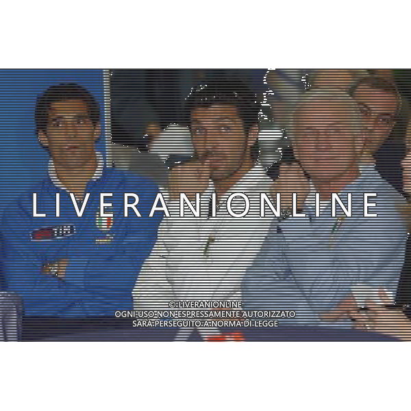 Milano Stadio Meazza di San Siro 29/03/2004 Conferenza stampa Puma-Figc presentazione nuova collezione della nazionale per Europei nella foto Bernardo Corradi Gianluigi Buffon con Giovanni Trapattoni Agenzia aldo liverani