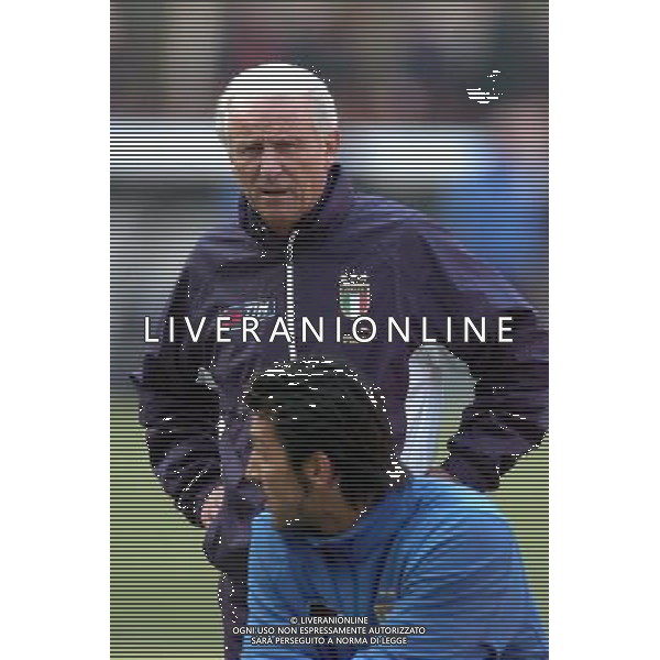 Milano Stadio Meazza di San Siro 29/03/2004 Allenamento della nazionale Italiana nella foto Gianluigi Buffon con Giovanni Trapattoni Agenzia aldo liverani