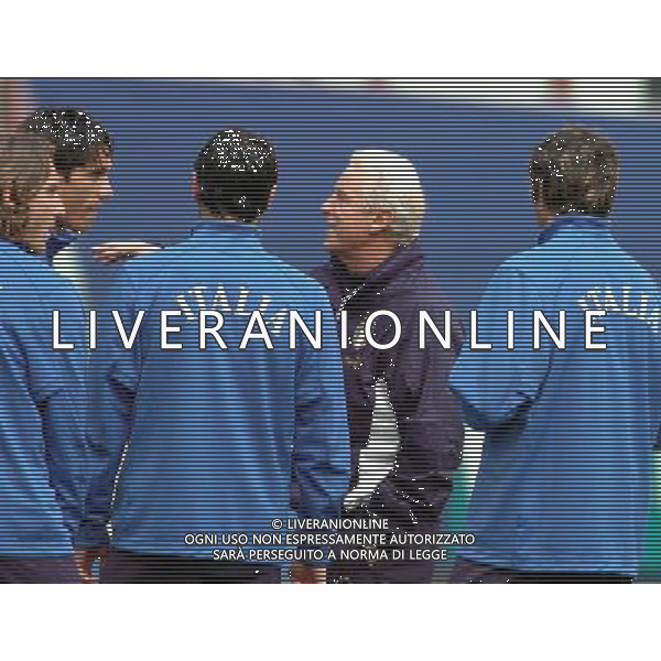 MILANO 29/03/04 ALLENAMENTO DELLA NAZIONALE ITALIANA NELLA FOTO TRAPATTONI GIOVANNI CON CORRADI BERNARDO E TOTTI FRANCESCO PH GIGI ARCAINI/AG.ALDO LIVERANI