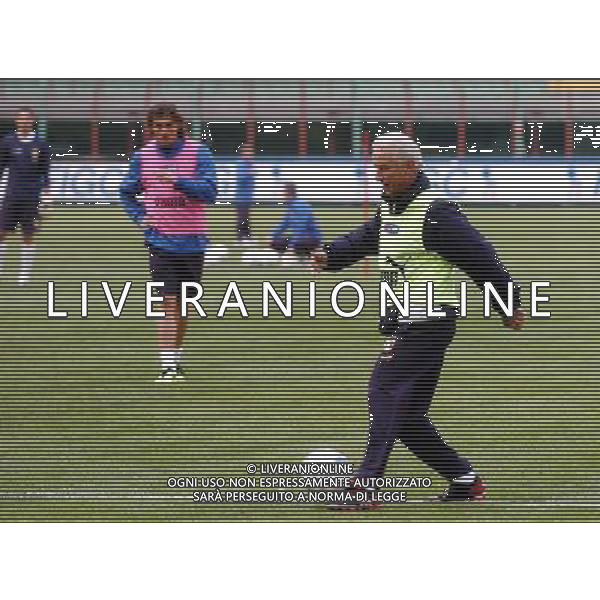 MILANO 29/03/04 ALLENAMENTO DELLA NAZIONALE ITALIANA NELLA FOTO VIERI CHRISTIAN CON TRAPATTONI GIOVANNI PH GIGI ARCAINI/AG.ALDO LIVERANI